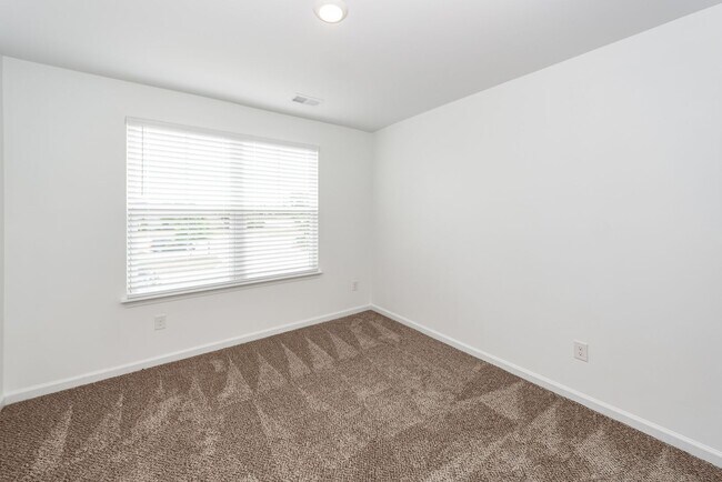 Building Photo - 3 Bedroom, 2.5 Bathroom Townhome in Cane Bay - Summerville