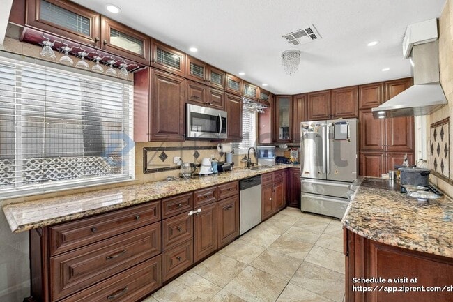 Building Photo - 502 Forest Cir