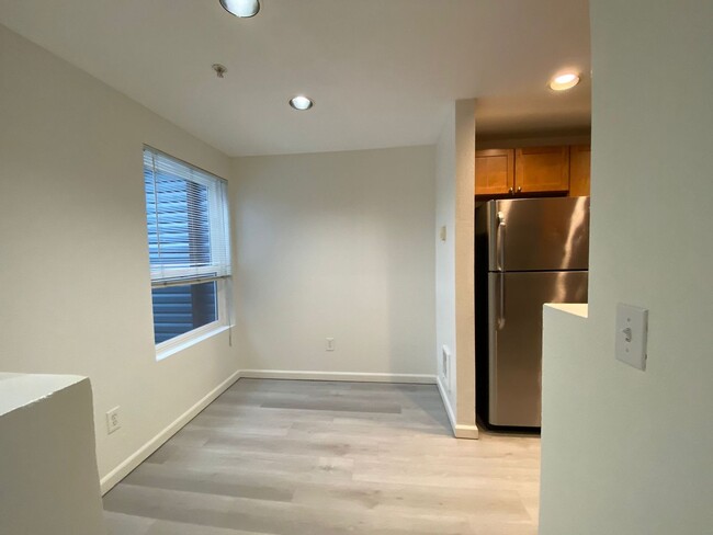 Building Photo - Charming Kent Condo in a Prime Location!