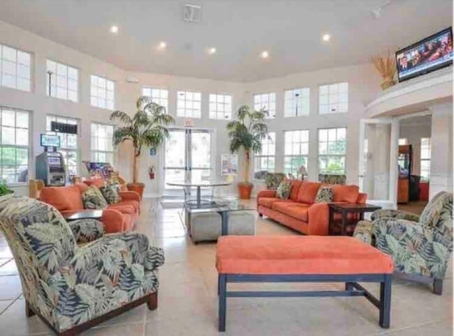 Building Photo - 2310 Silver Palm Dr