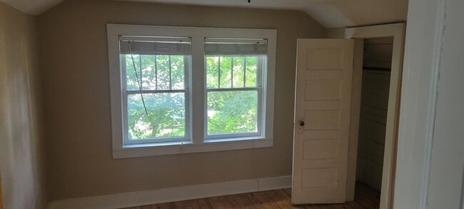 Building Photo - 619 S Kentwood Ave