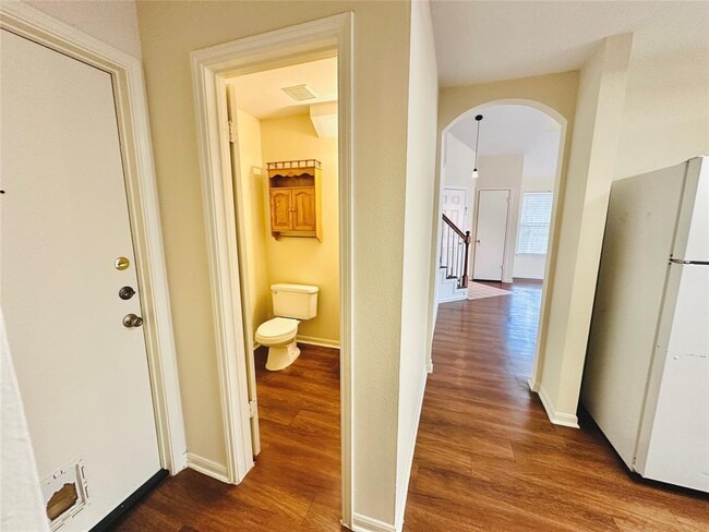 Building Photo - 1600 Primrose Trail