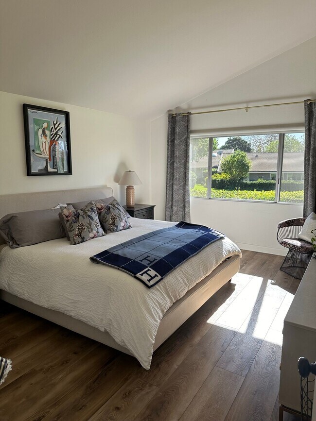 Building Photo - 303 Esplanade