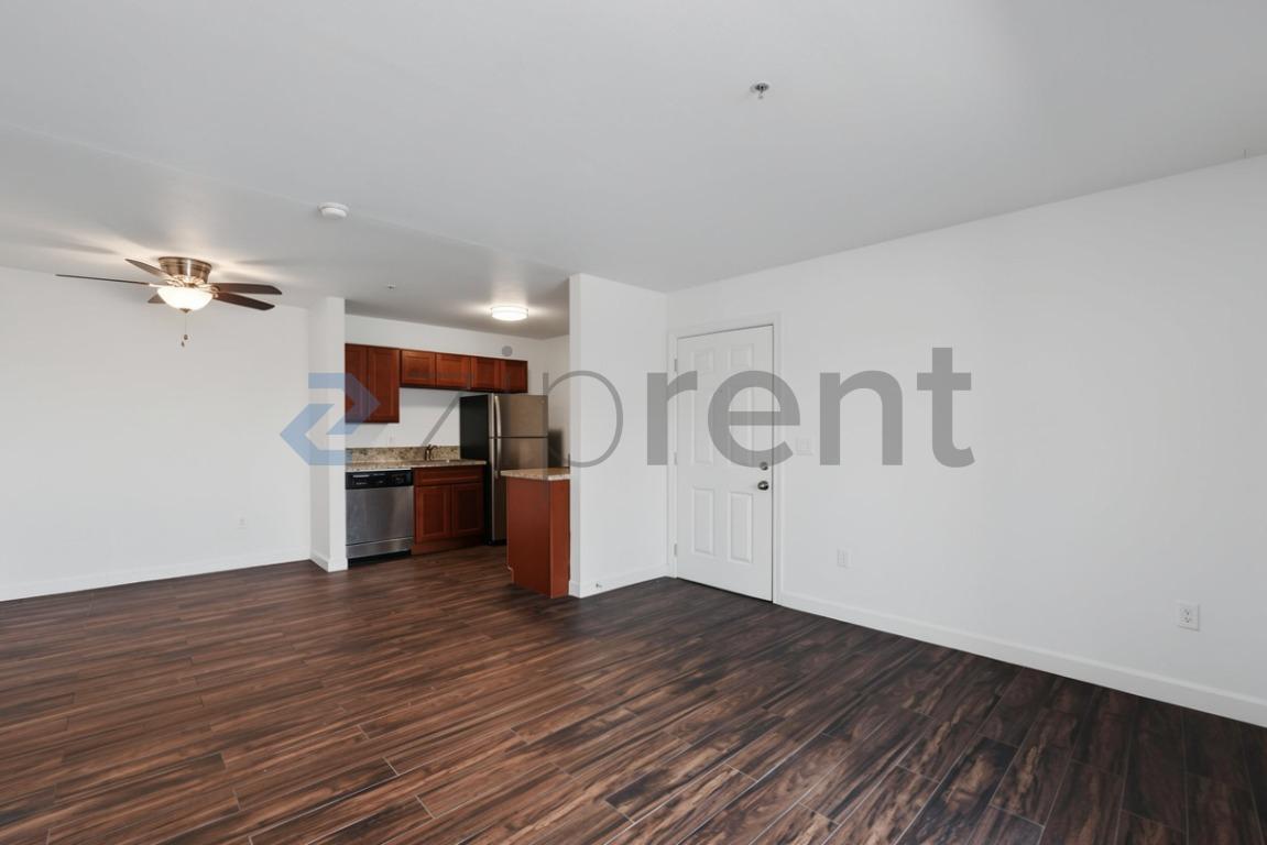 Building Photo - Unit B205