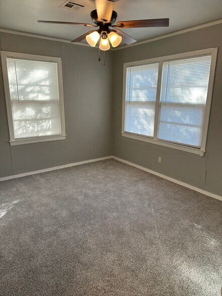 Building Photo - 409 W Johnson St