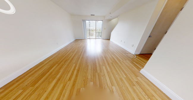 Building Photo - 2 Bedroom