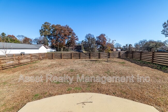 Building Photo - 205 Kingwood Rd