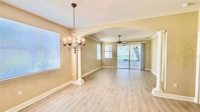 Building Photo - 115 Riverview Bend S