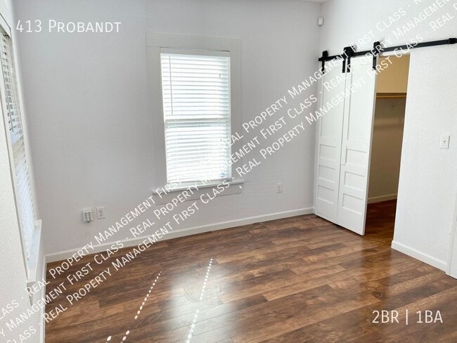Building Photo - 413 Probandt-