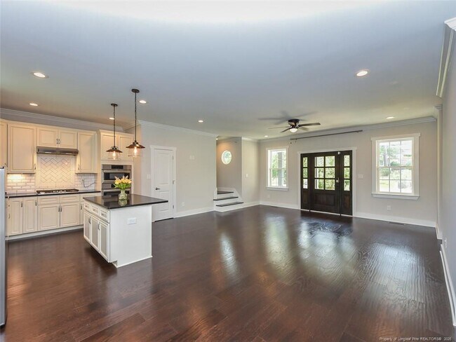 Building Photo - 723 Lindley Dr