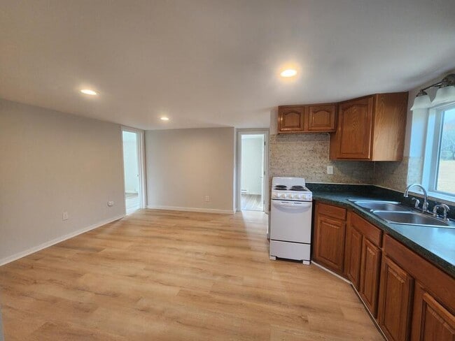 Building Photo - 251 Samsonville Rd