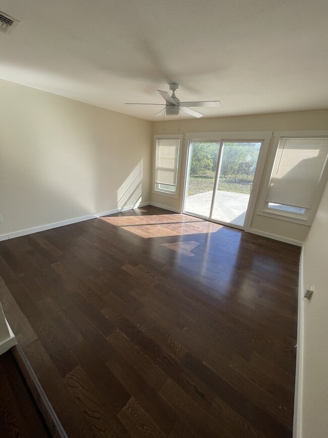 Building Photo - 226 Venice St