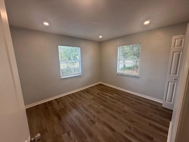 Building Photo - 911 NW 62 Ave