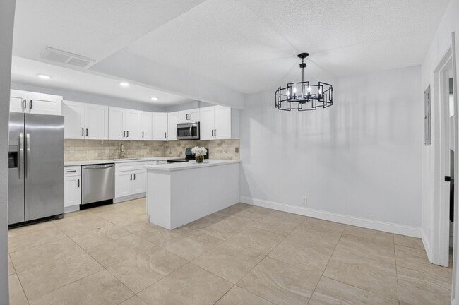 Building Photo - 717 NW 29th Ave