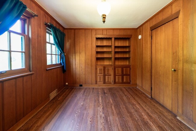 Building Photo - Luxurious Portland Heights home tucked away on a private street on nearly half an acre.