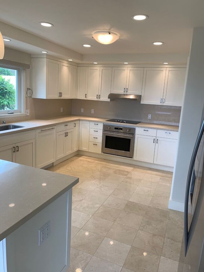 Building Photo - 4 BED, 4.5 BATH, HOUSE W/GARAGE For rent in Hawaii Kai