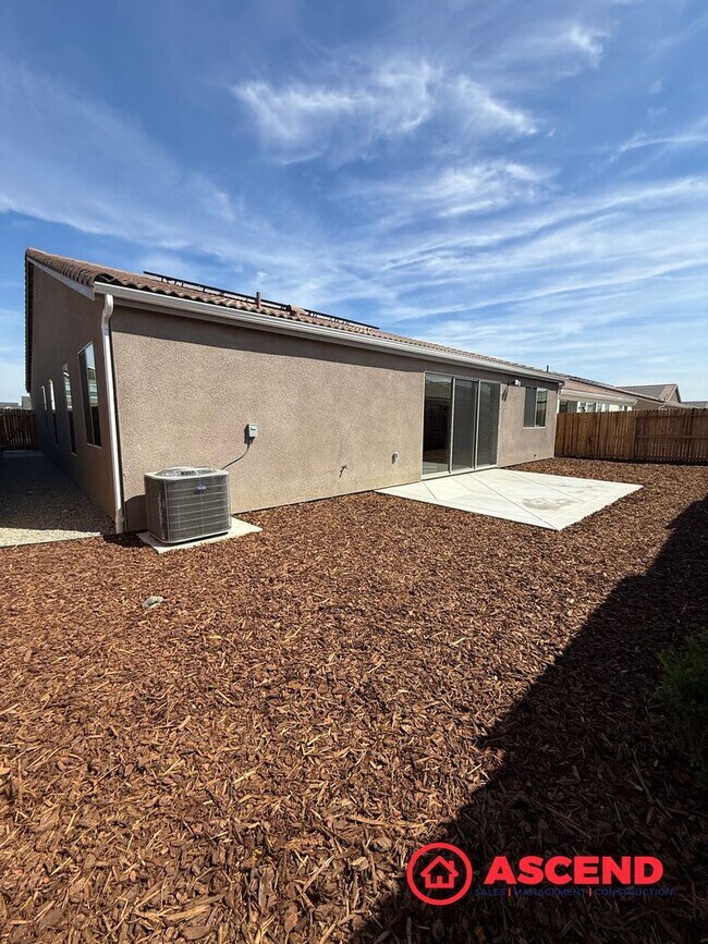 Building Photo - Be the very first resident to enjoy this stunning, newly built single story home.