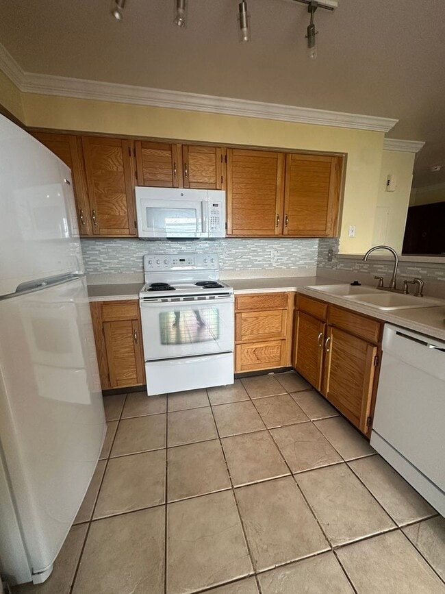 Building Photo - 2 bedroom Condo nearby Cherry Creek
