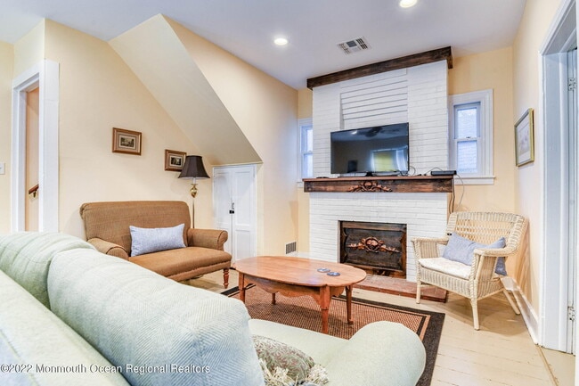 Building Photo - 14 New York Ave