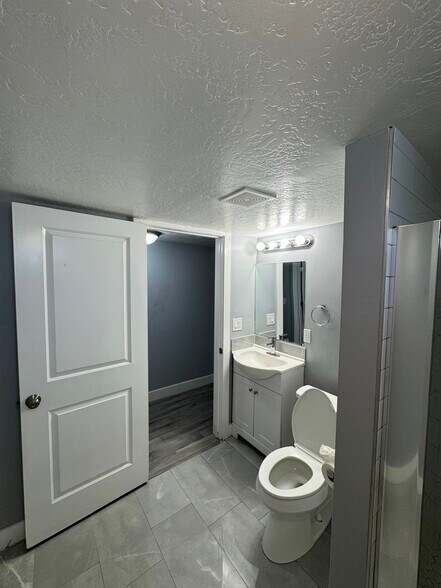 Building Photo - 4206 W Annapolis Dr