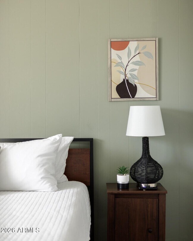 Building Photo - 3011 S Country Club Way