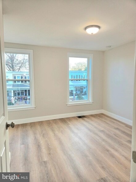 Building Photo - 1235 Maple St