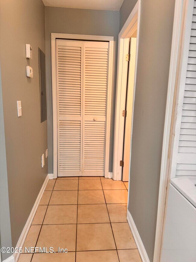 Building Photo - 6984 Ortega Woods Dr