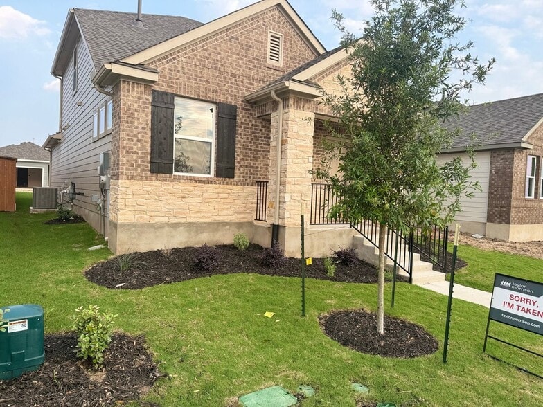 Building Photo - 212 Flowers Ave