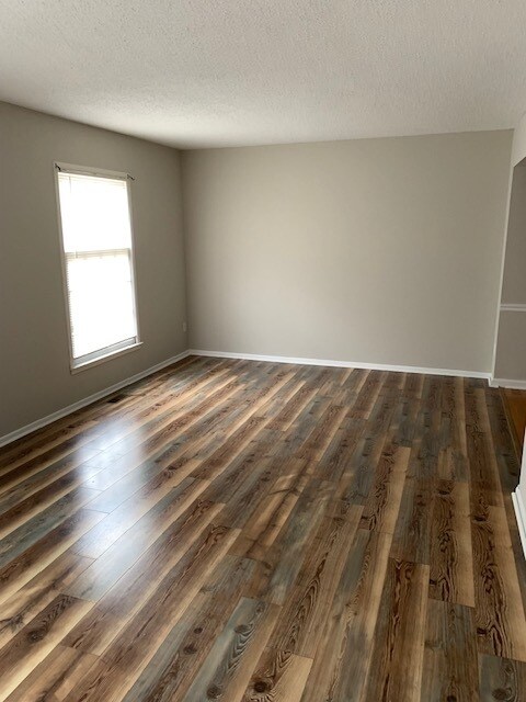 Living Room - 3219 Regents Park Ln