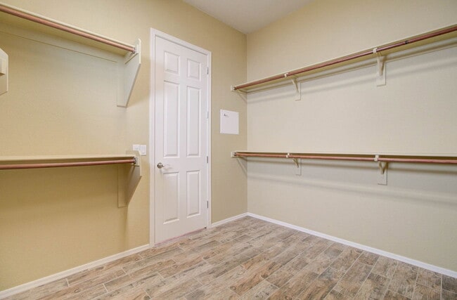 Building Photo - 4120 E Donato Dr