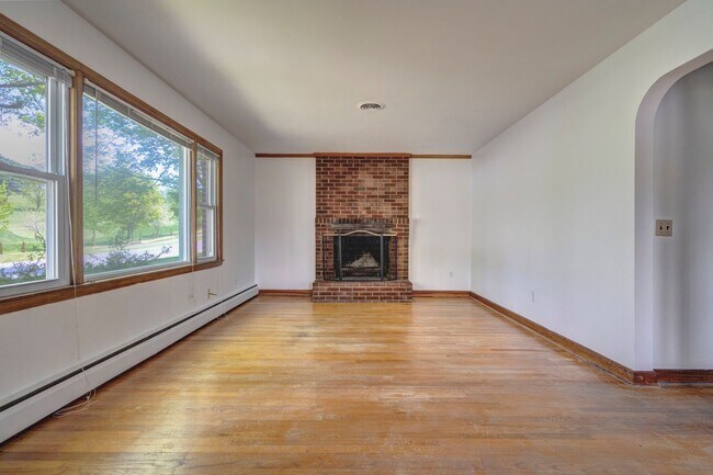 Building Photo - 1000 Willard Dr SE