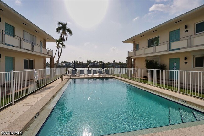 Building Photo - 2500 Gulf Shore Blvd N
