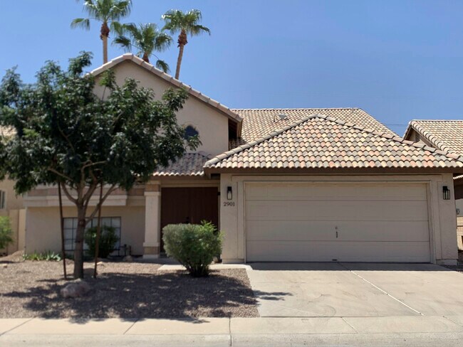 Primary Photo - 2901 E Redwood Ln