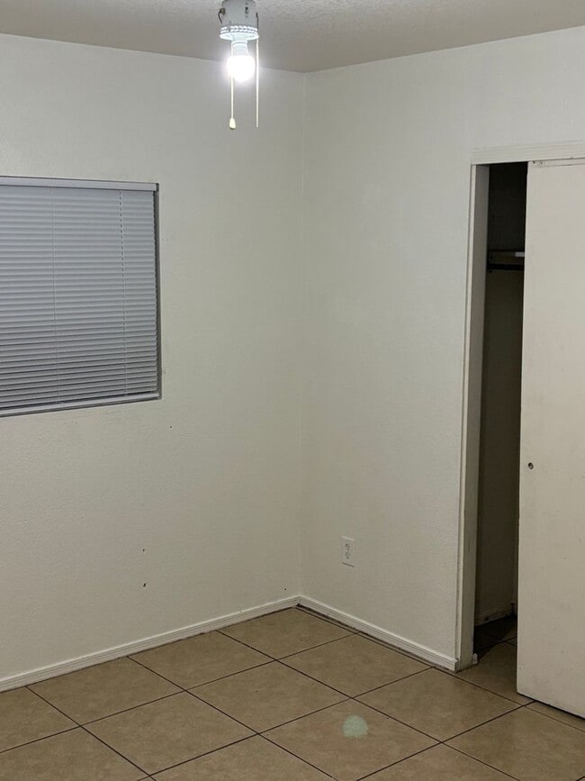 Building Photo - Charming 3 Bedroom 2 Bath Family Home in South Tucson