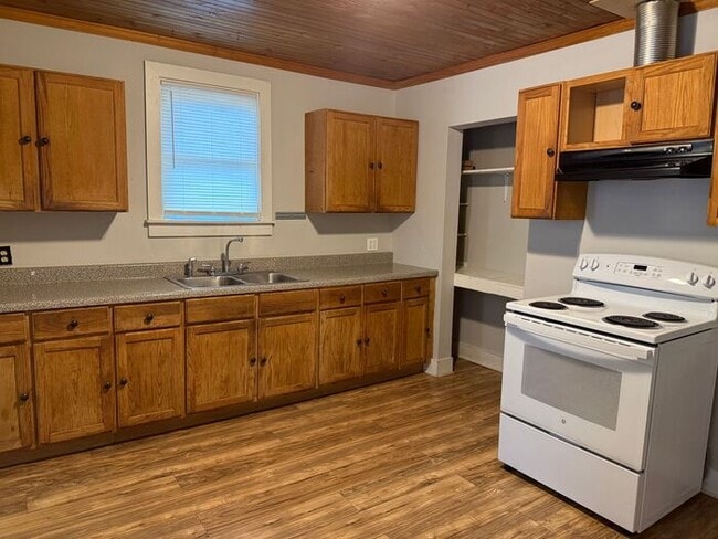 Building Photo - East Nashville Cottage - 2 Bedroom - Private Backyard