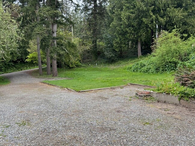 Building Photo - Desirable Indianola waterfront just in time for summer