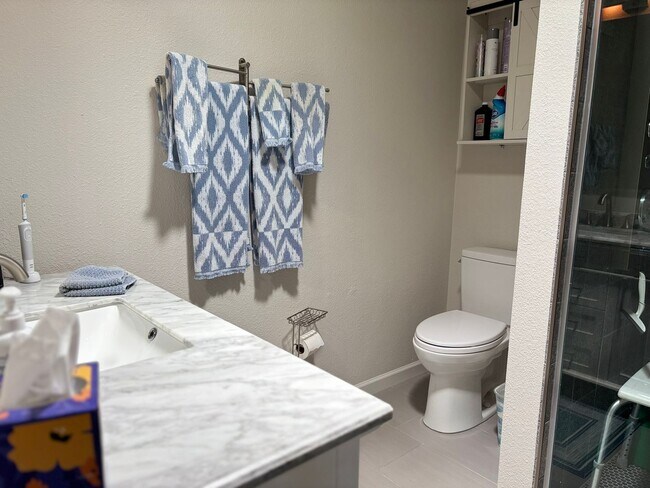 Building Photo - Beautifully updated 2 bedroom with large den/office area. In Leisure World a 45+ Active Adult Res...