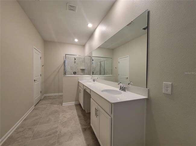 Building Photo - 5579 Bakewell Pl