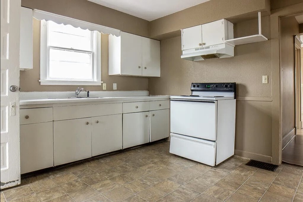 Kitchen - 232 E 13th St