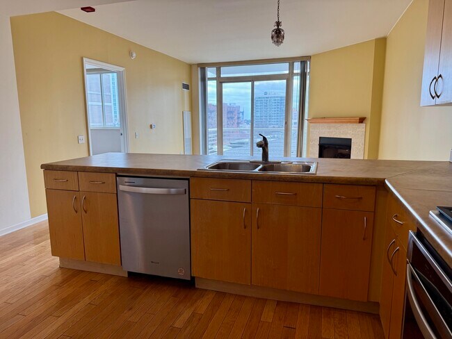 Building Photo - 1515 S Prairie Ave