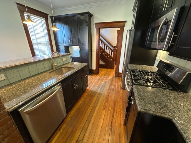 Building Photo - 138 E Lincoln St