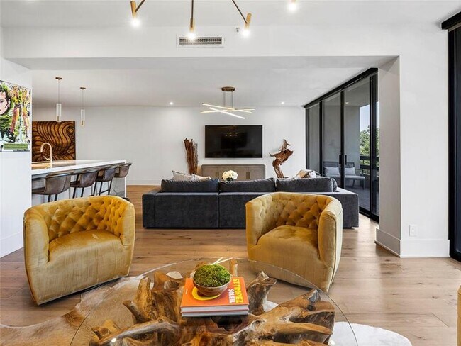 Building Photo - 2660 Peachtree Rd NW