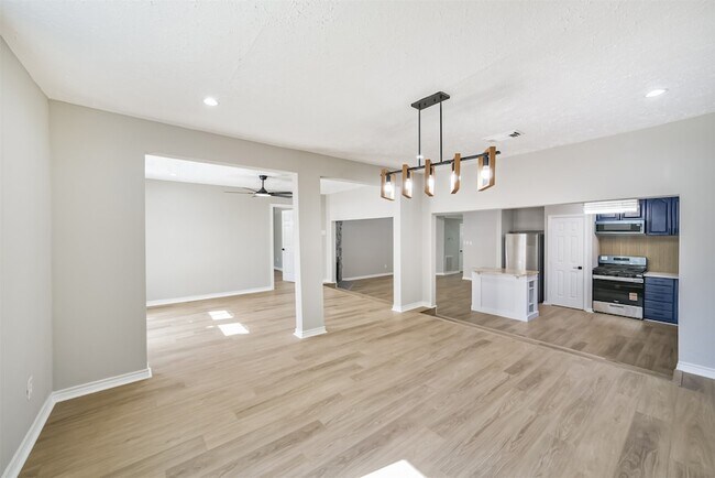 Building Photo - 10826 Thorncliff Dr