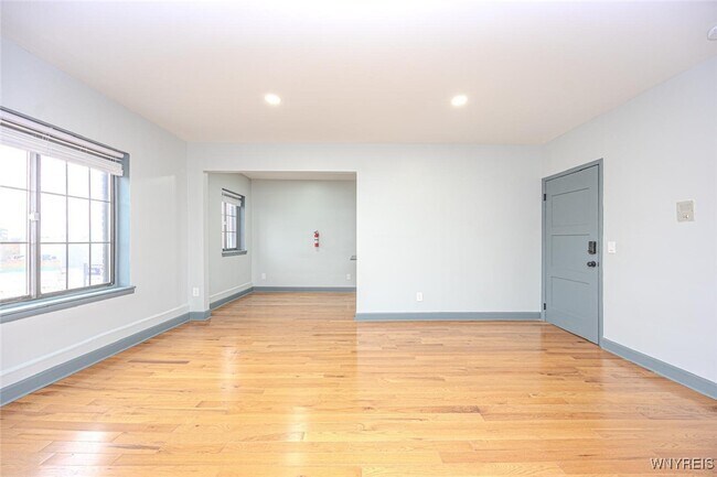 Building Photo - 530 Main St