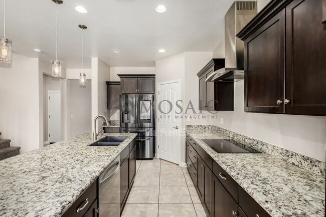 Building Photo - 2464 E Hazeltine Way