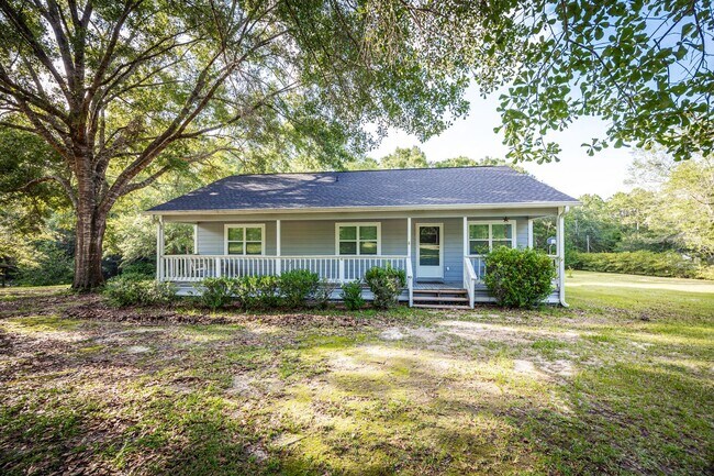 Building Photo - Peaceful Country Living on 2.4 Acres in Saucier