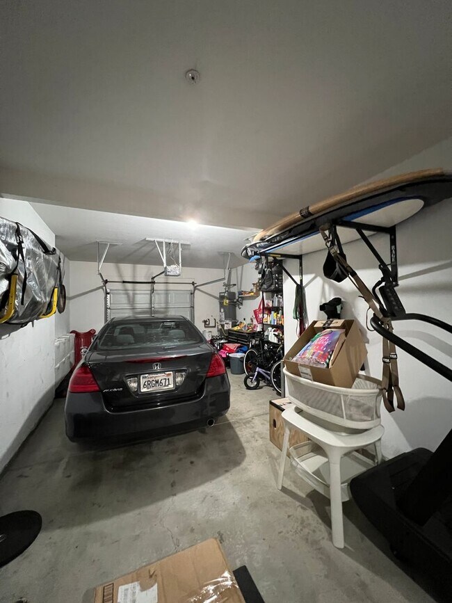 Building Photo - Gorgeous Townhome near Downtown Ventura & Beaches