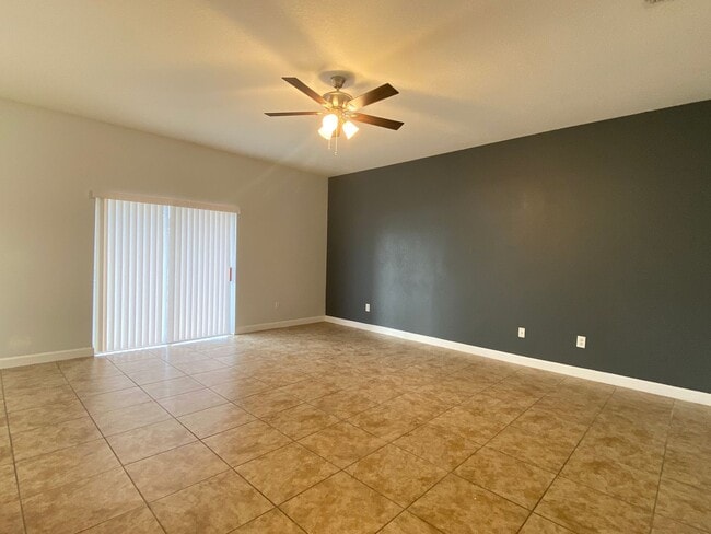 Building Photo - Spacious Waterfront 4BD/2.5BA Single Family Home in Orlando FL!