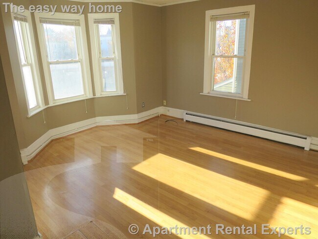 Building Photo - 741 Somerville Ave