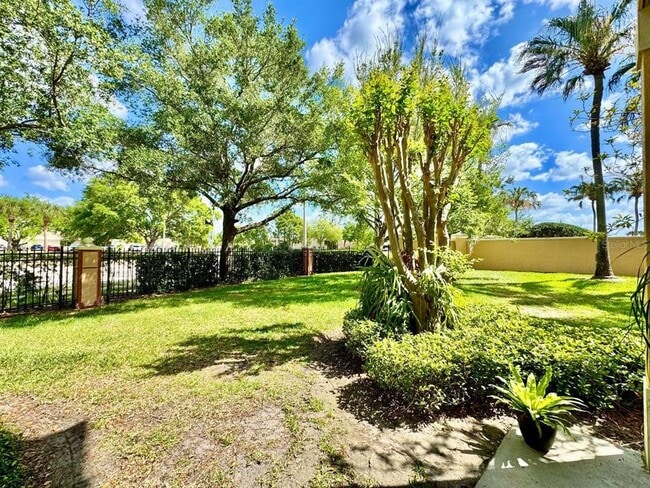 Building Photo - 6713 Breezy Palm Dr